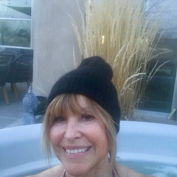 Meet your Posher, Carrie - Picture 5 of 9